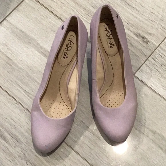 Life Stride Women's Purple Pumps - Picture 1 of 4